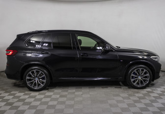 Подержанный автомобиль BMW X5 2019 года (4 фото)