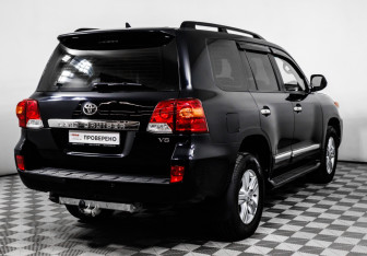 Подержанный автомобиль Toyota Land Cruiser Suv 2013 года (5 фото)