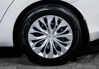 Подержанный автомобиль Citroen C4 Sedan 2013 года (15 фото)