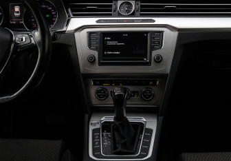 Подержанный автомобиль Volkswagen Passat Sedan 2016 года (10 фото)
