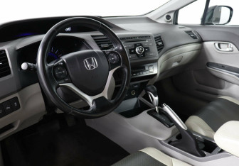 Подержанный автомобиль Honda Civic Sedan 2012 года (9 фото)