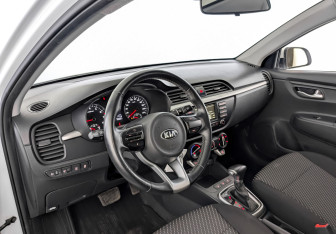 Подержанный автомобиль Kia Rio Sedan 2020 года (16 фото)
