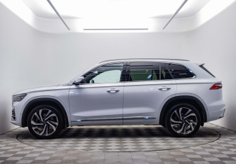 Подержанный автомобиль Geely Monjaro 2023 года (8 фото)
