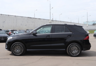 Подержанный автомобиль Mercedes-Benz GLE 2018 года (8 фото)