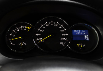 Подержанный автомобиль Renault Fluence 2010 года (13 фото)