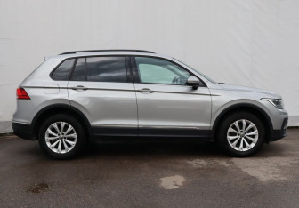 Подержанный автомобиль Volkswagen Tiguan 2021 года (7 фото)