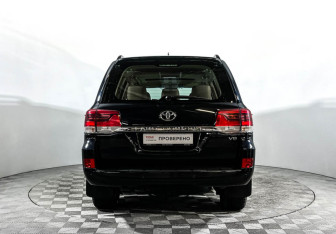 Подержанный автомобиль Toyota Land Cruiser Suv 2019 года (6 фото)