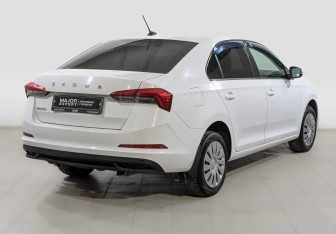 Подержанный автомобиль Skoda Rapid Liftback 2021 года (5 фото)