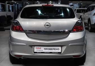 Подержанный автомобиль Opel Astra Hatchback 2008 года (5 фото)