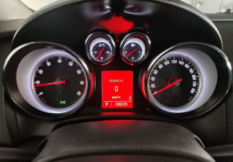 Подержанный автомобиль Opel Astra Hatchback 2011 года (11 фото)