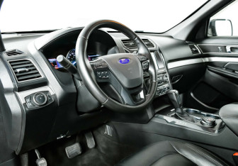 Подержанный автомобиль Ford Explorer 2017 года (9 фото)