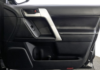 Подержанный автомобиль Toyota Land Cruiser Prado 2022 года (25 фото)