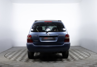 Подержанный автомобиль Toyota Highlander 2005 года (6 фото)