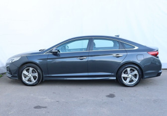 Подержанный автомобиль Hyundai Sonata 2017 года (8 фото)