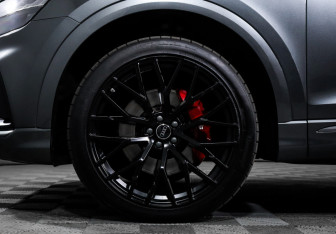 Подержанный автомобиль Audi Q8 2019 года (15 фото)