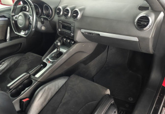 Подержанный автомобиль Audi TT Coupe 2007 года (10 фото)