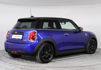 Подержанный автомобиль MINI Hatch 2021 года (9 фото)