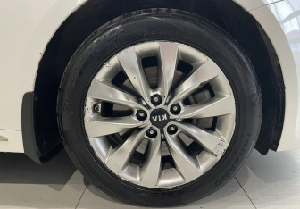 Подержанный автомобиль Kia Optima Sedan 2018 года (18 фото)