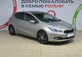 Подержанный автомобиль Kia Ceed Hatchback 2015 года (3 фото)