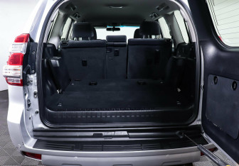 Подержанный автомобиль Toyota Land Cruiser Prado 2015 года (20 фото)