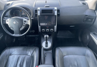 Подержанный автомобиль Nissan X-Trail 2013 года (10 фото)