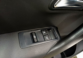 Подержанный автомобиль Volkswagen Polo Sedan 2012 года (17 фото)