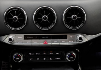 Подержанный автомобиль Kia Stinger 2018 года (15 фото)