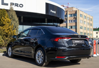 Подержанный автомобиль Toyota Corolla Sedan 2019 года (5 фото)