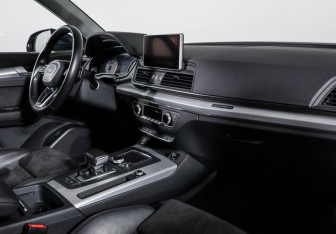 Подержанный автомобиль Audi Q5 2017 года (9 фото)