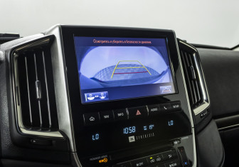 Подержанный автомобиль Toyota Land Cruiser Suv 2015 года (16 фото)