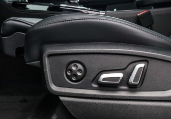 Подержанный автомобиль Audi Q5 2025 года (18 фото)