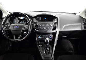 Подержанный автомобиль Ford Focus Hatchback 2018 года (6 фото)