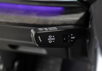 Подержанный автомобиль Audi Q8 2019 года (18 фото)