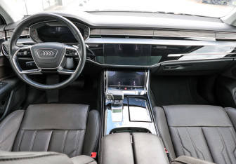Подержанный автомобиль Audi A8 2023 года (14 фото)