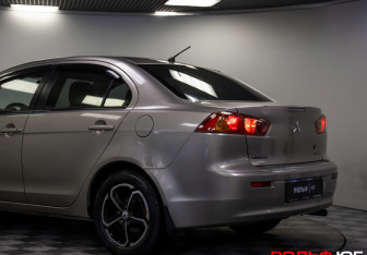 Подержанный автомобиль Mitsubishi Lancer Sedan 2008 года (19 фото)
