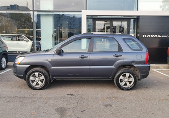 Подержанный автомобиль Kia Sportage 2010 года (8 фото)