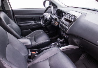 Подержанный автомобиль Mitsubishi ASX 2012 года (9 фото)