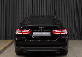 Подержанный автомобиль Toyota Camry Sedan 2019 года (5 фото)