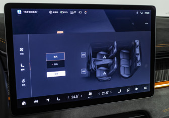 Подержанный автомобиль Zeekr 001 2023 года (17 фото)