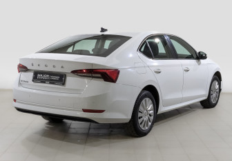 Подержанный автомобиль Skoda Octavia Liftback 2021 года (5 фото)