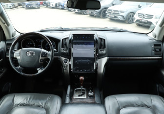 Подержанный автомобиль Toyota Land Cruiser Suv 2009 года (12 фото)