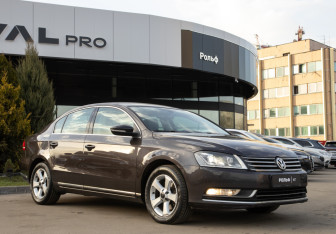 Подержанный автомобиль Volkswagen Passat Sedan 2011 года (2 фото)