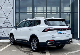 Подержанный автомобиль Geely Okavango 2024 года (7 фото)
