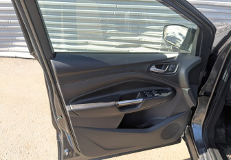 Подержанный автомобиль Ford Kuga 2017 года (19 фото)