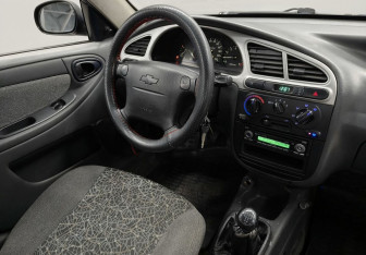 Подержанный автомобиль Chevrolet Lanos 2008 года (10 фото)