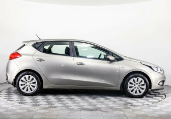 Подержанный автомобиль Kia Ceed Hatchback 2012 года (4 фото)