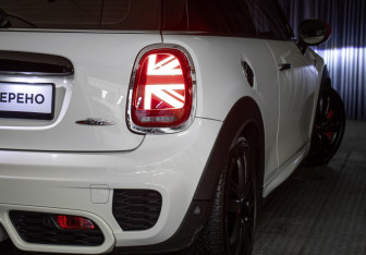 Подержанный автомобиль MINI Hatch 2016 года (28 фото)