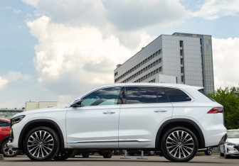 Подержанный автомобиль Geely Monjaro 2024 года (6 фото)