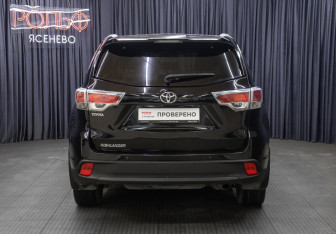 Подержанный автомобиль Toyota Highlander 2013 года (6 фото)