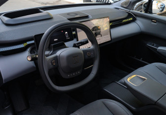 Подержанный автомобиль Zeekr X 2023 года (12 фото)